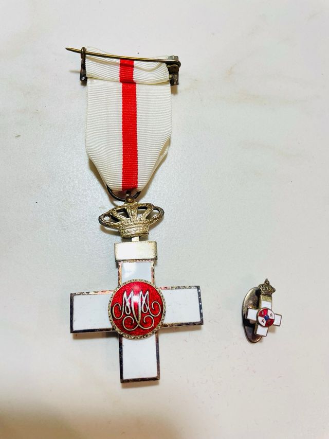 MEDALLA CRUZ AL MÉRITO MILITAR Y BROCHE SOLAPA