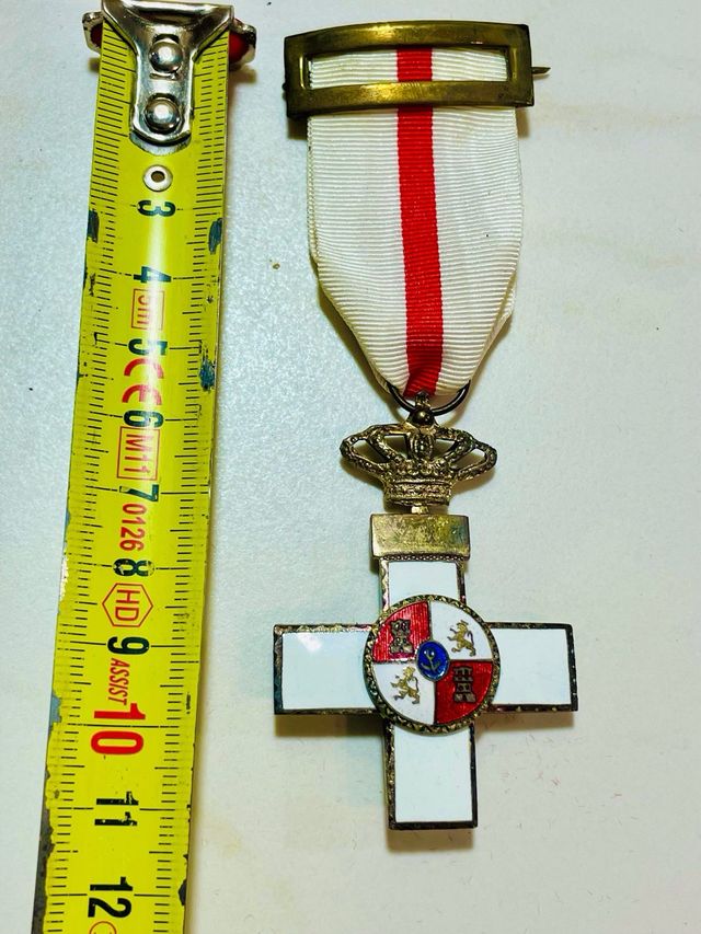 MEDALLA CRUZ AL MÉRITO MILITAR Y BROCHE SOLAPA