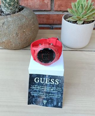 Reloj Digital Guess con luz Nocturna Rojo, Unisex