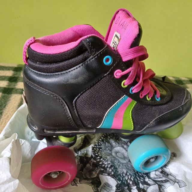 Set patines, casco, protecciones y bolsa