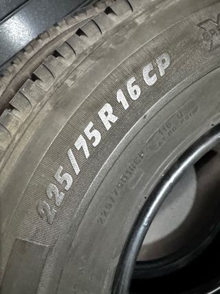 2 cubiertas 225/75R16 MICHELIN AGILIS CAMPING