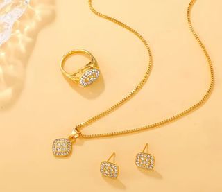 Conjunto chapado en oro
