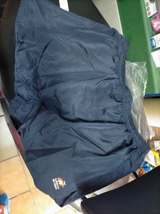 Pantalón corto deportes.