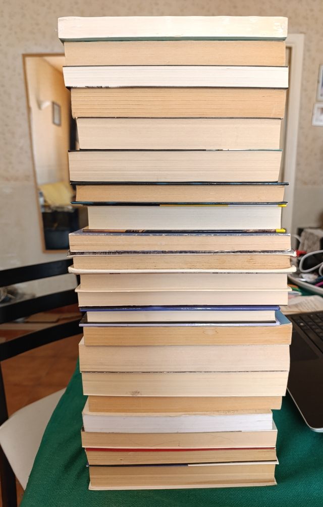 Lotto di n. 20 libri vari