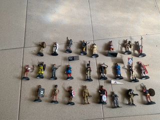 25 figuras de plomo