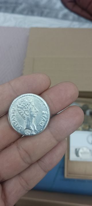 Replica de moneda romana antigua