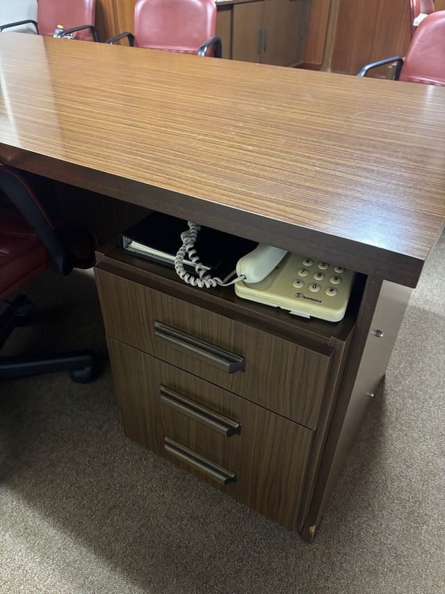 Escritorio madera 180 cm y 2 cajoneras