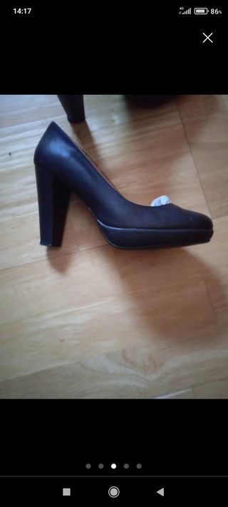 Zapatos salon.piel.negro.5€