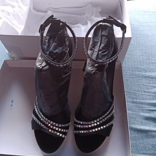 Sandalias Guess con tacón 