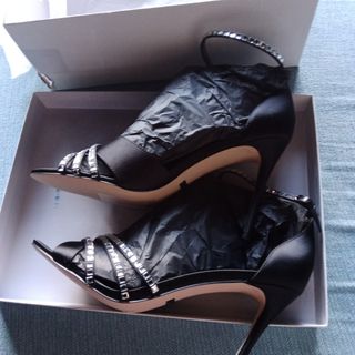 Sandalias Guess con tacón 