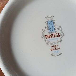 Juego de café de 12 servicios ribete oro muy elega