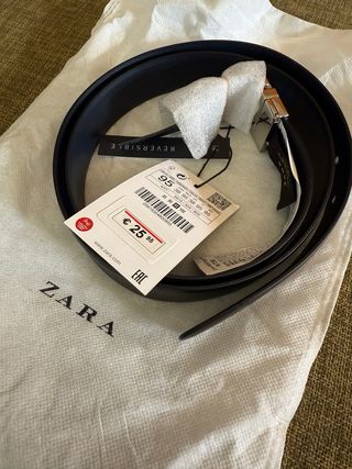 Cinturón negro de mujer de la marca Zara sin estre