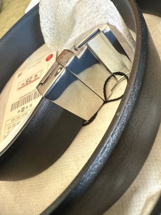 Cinturón negro de mujer de la marca Zara sin estre