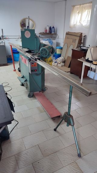 Sierra ingletadora doble corte