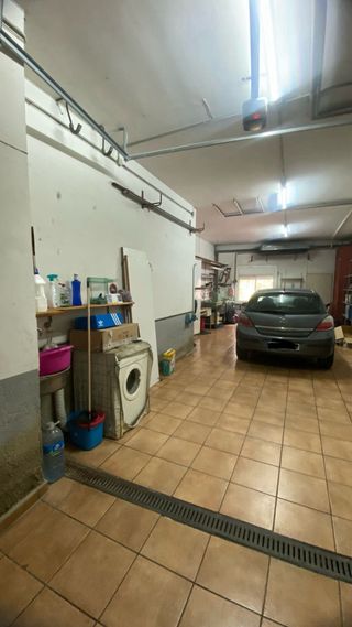 Casa adosada en el centro de Cardedeu – 4 hab., jardín, garaje y suite principal
