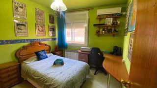 Casa adosada en el centro de Cardedeu – 4 hab., jardín, garaje y suite principal
