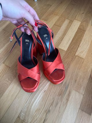 Zapato naranja zara 