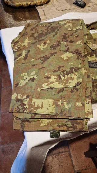 Giacca mimetica militare, compresa di pantalone