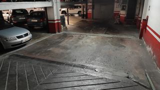 Alquilo parcela de garaje vigilada. 