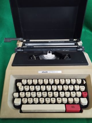 OLIVETTI LETRERA 42 MAQUINA DE ESCRIBIRí
