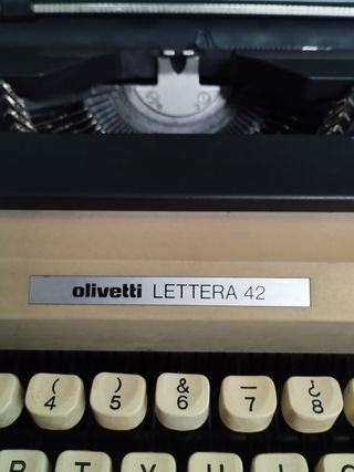 OLIVETTI LETRERA 42 MAQUINA DE ESCRIBIRí