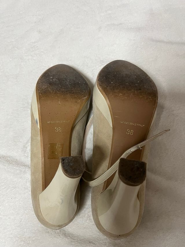 Scarpe scamosciate beige con tacco