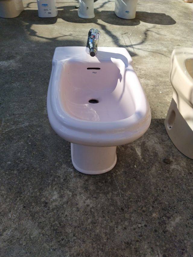 Bidets  ROCA de diversos modelos.