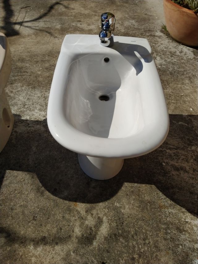 Bidets  ROCA de diversos modelos.