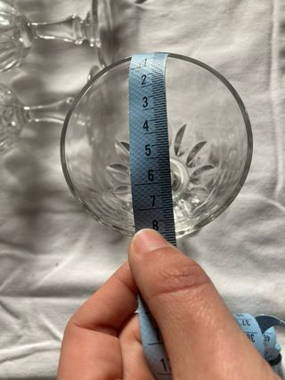 Conjunto copas de cristal y botella