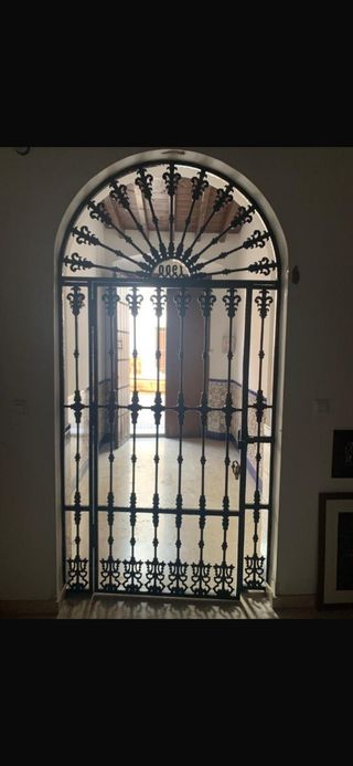 Cancela de hierro antigua