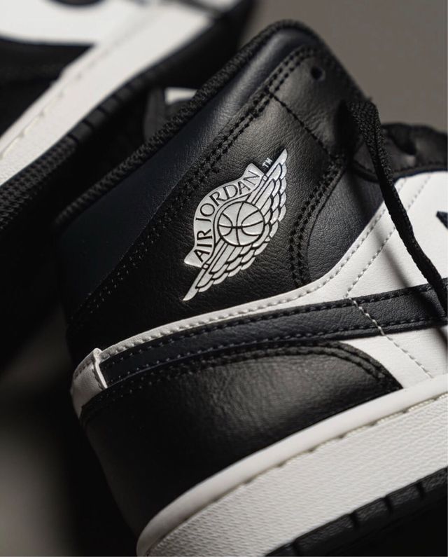 Jordan 1 Mid Off Noir⚪️⚫️