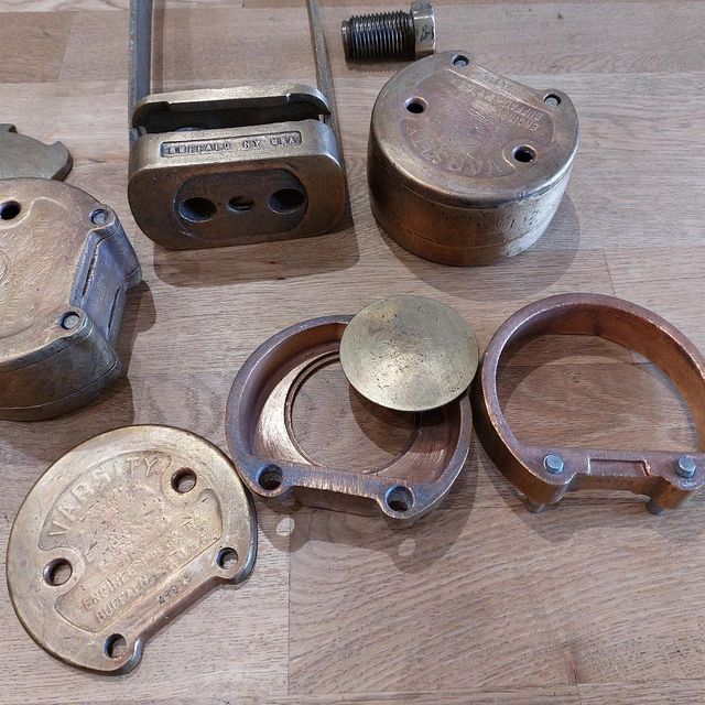 Prensa HANAU con tres moldes