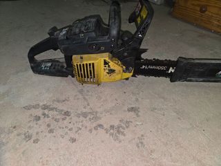 Motosierra.