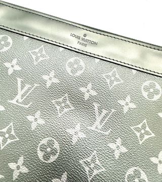 Louis Vuitton – Clutch