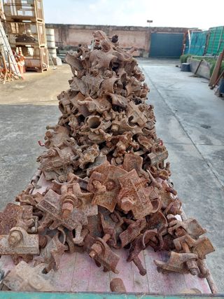 Edilizia morsetti x tubi innocenti