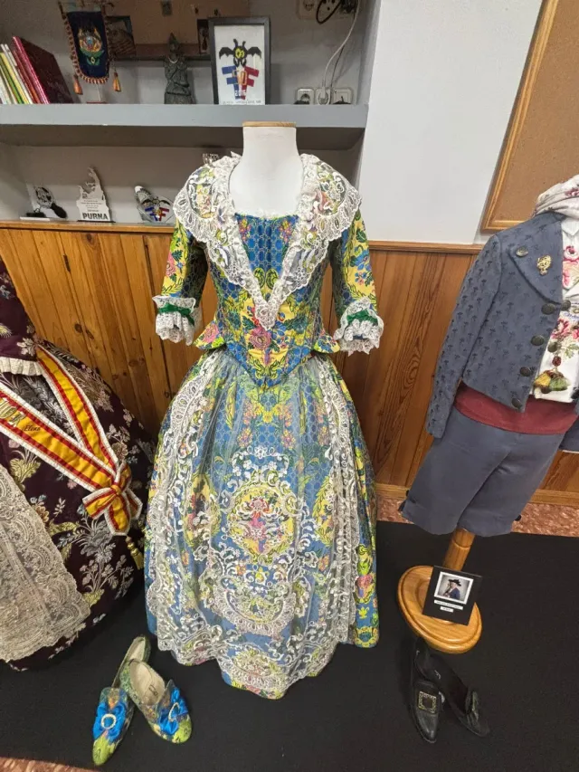 Traje fallera completo 12 años en Valencia