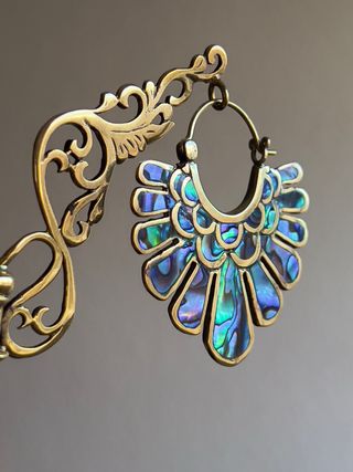 Pendientes plumas incrustados en abalon natural