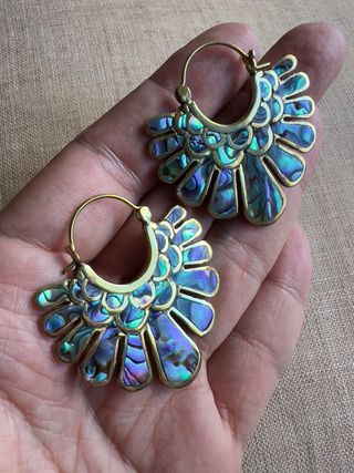Pendientes plumas incrustados en abalon natural