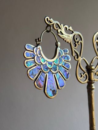 Pendientes plumas incrustados en abalon natural