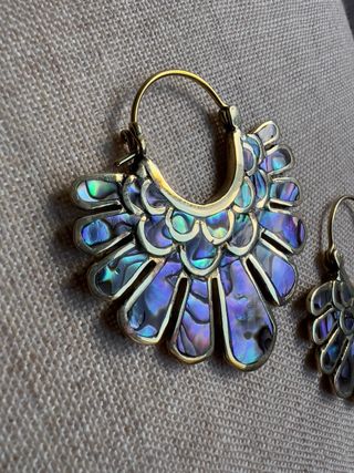 Pendientes plumas incrustados en abalon natural