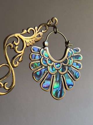 Pendientes plumas incrustados en abalon natural