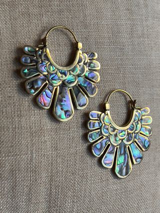 Pendientes plumas incrustados en abalon natural