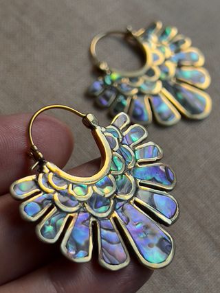 Pendientes plumas incrustados en abalon natural