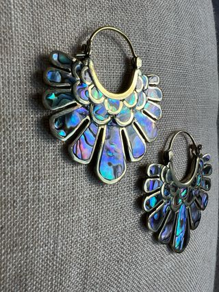 Pendientes plumas incrustados en abalon natural
