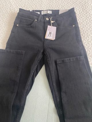 Pantalón nuevo Mango