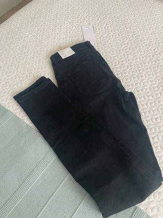 Pantalón nuevo Mango