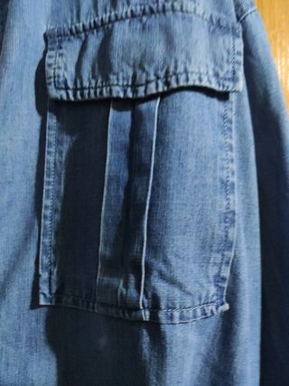 Sobre camisa vaquera Stradivarius