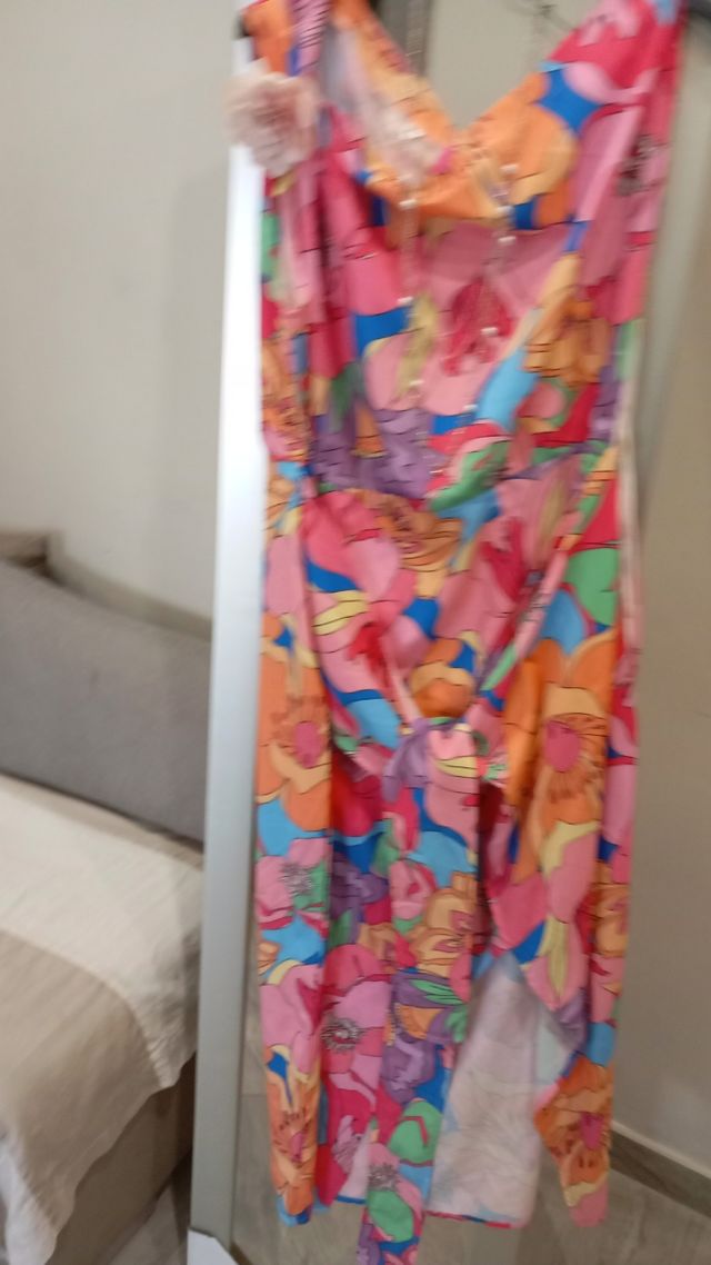 Abito asimmetrico:sandalo