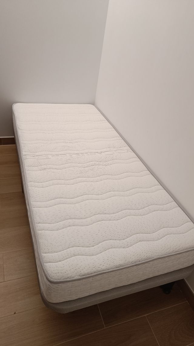 Cama. Colchón mas tapiflex 90 x 200