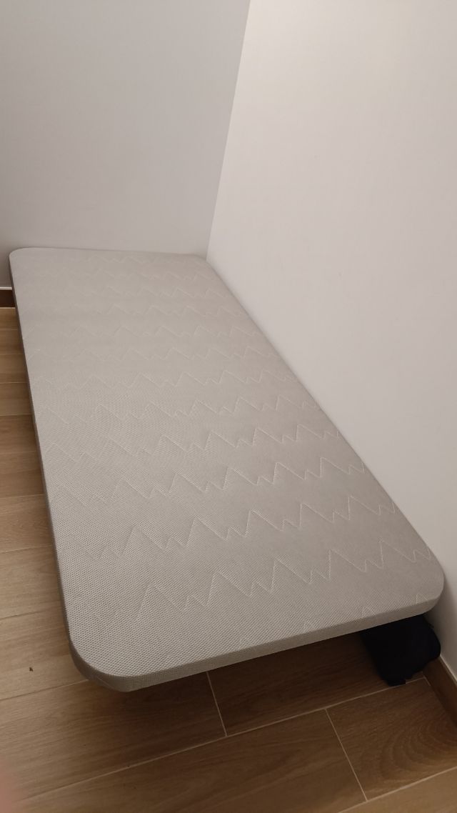 Cama. Colchón mas tapiflex 90 x 200